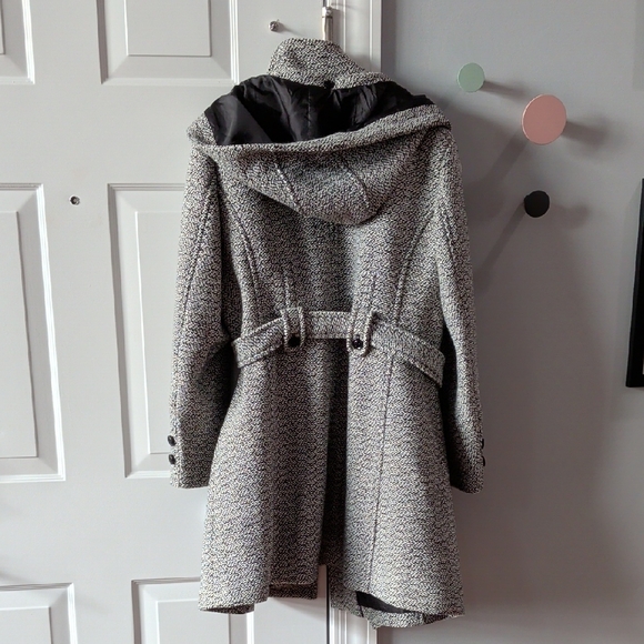 Gallery Black and White Women's Trench Coat - Picture 4 of 7